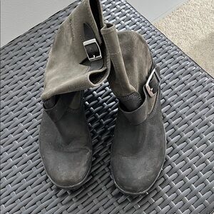 Columbia Black and Gray Boots